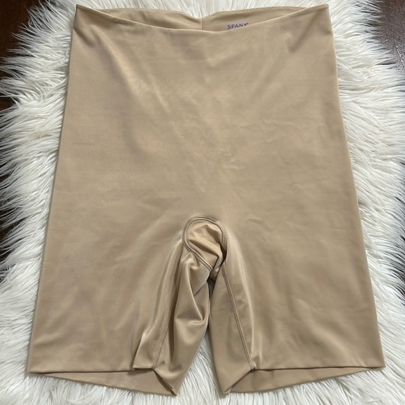 SPANX Other - SPANX
High-Waisted Short